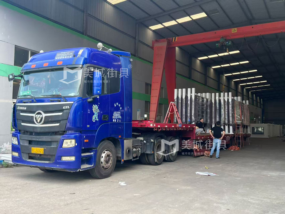 江蘇美城街具為新疆定制公交候車亭第四批發貨案例